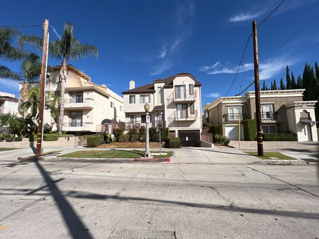 15023 Dickens St #4, Sherman Oaks, CA 91403