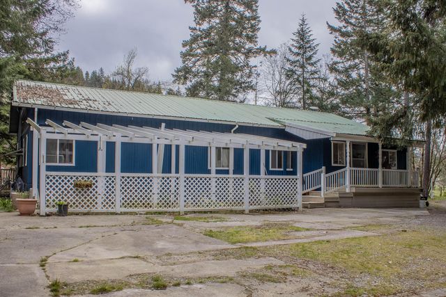 400 Mona Way, Cave Junction, OR 97523