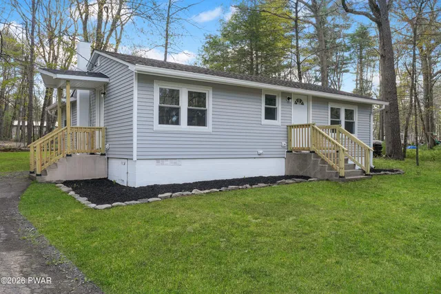 208 Doolan Rd, Dingmans Ferry, PA 18328