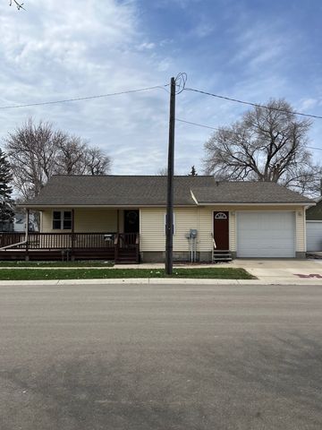 301 W  5th Ave, Milbank, SD 57252