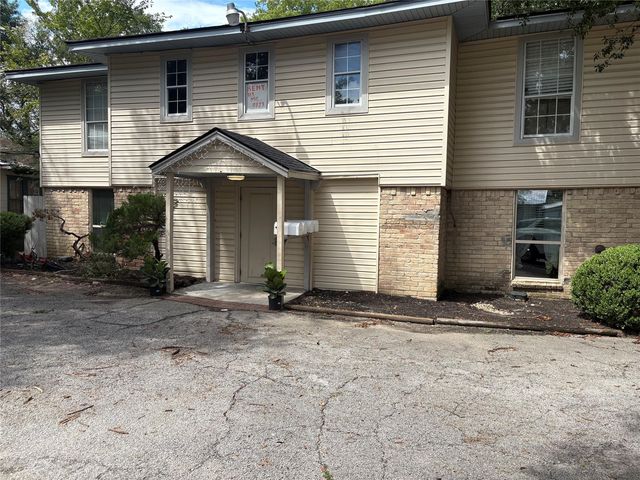 1209 N  Roberson St, Conroe, TX 77301