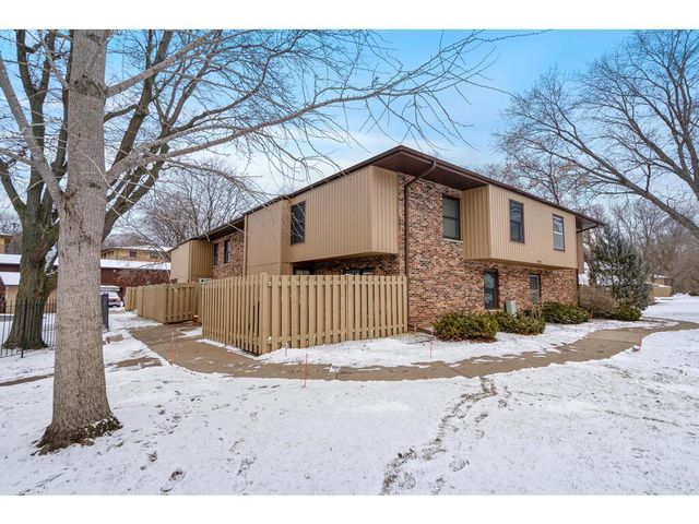 2425 Unity Ave N, Golden Valley, MN 55422