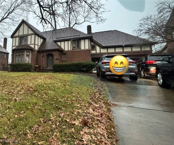 227 Gypsy Ln, Youngstown, OH 44504