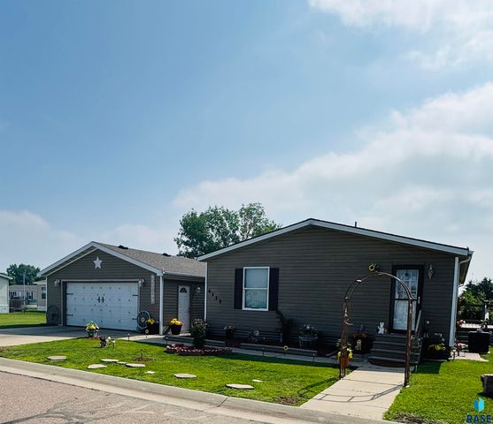 6110 S  Prestwick Pl, Sioux Falls, SD 57106
