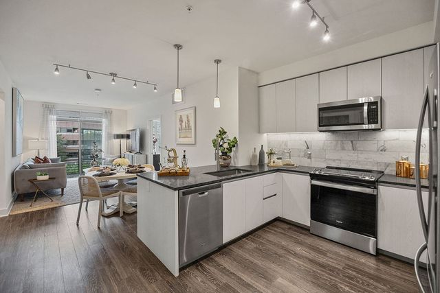 50 Cambridgepark Dr #859, Cambridge, MA 02140