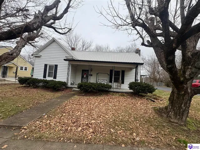 325 S  Greensburg St, Hodgenville, KY 42748