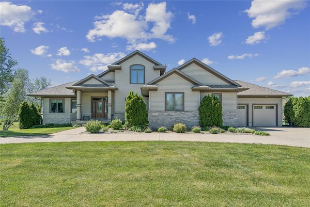 5811 Shiloh Ln, Cedar Rapids, IA 52411