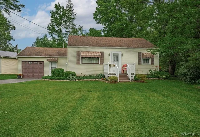 9300 Tonawanda Creek Rd, Clarence Center, NY 14032