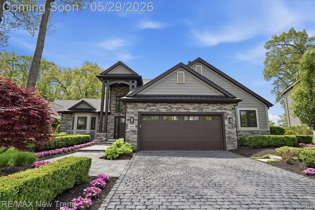 1890 Spruce Dr, Commerce Township, MI 48390