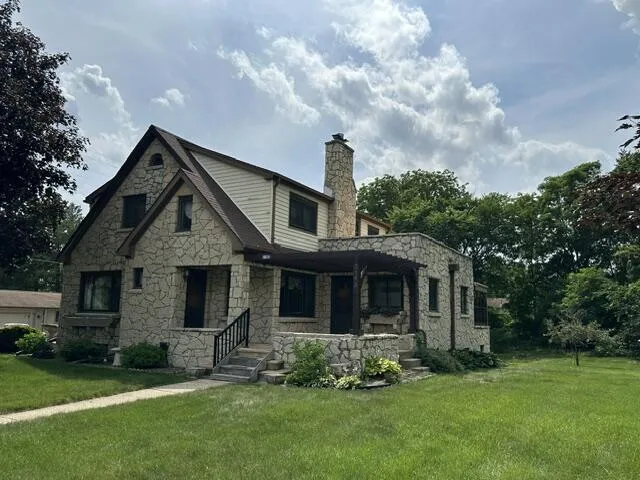 2145 Hillcrest DRIVE, East Troy, WI 53120