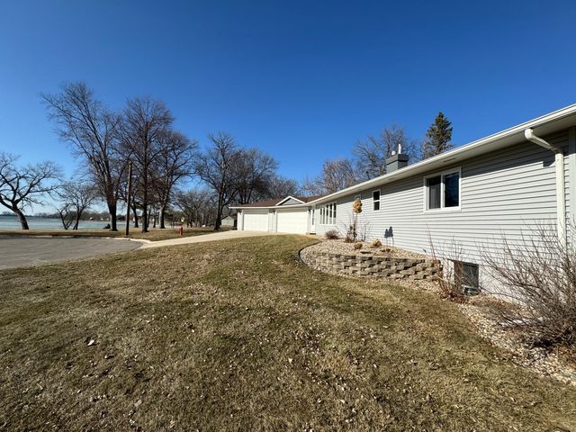 82 Lakeview Dr, Cottonwood, MN 56229