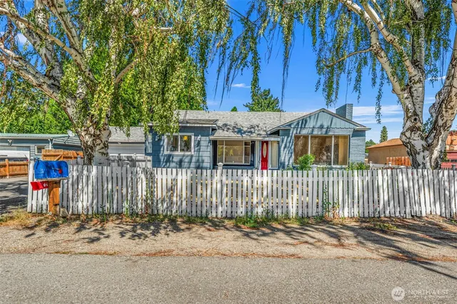 845 S Devon Ave, East Wenatchee, WA 98802