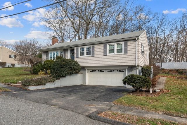 3 Independence Dr, Woburn, MA 01801