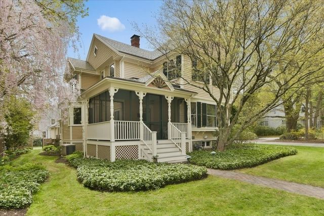 14 Locust Ave, Lexington, MA 02421