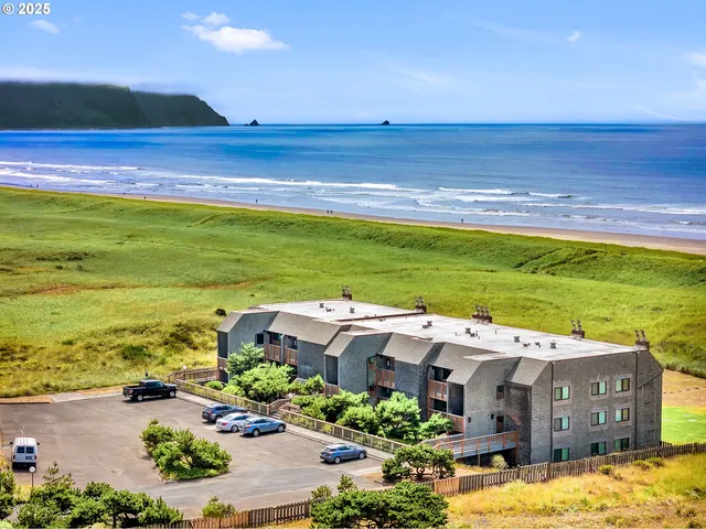 856 Neacoxie Blvd #311, Gearhart, OR 97138
