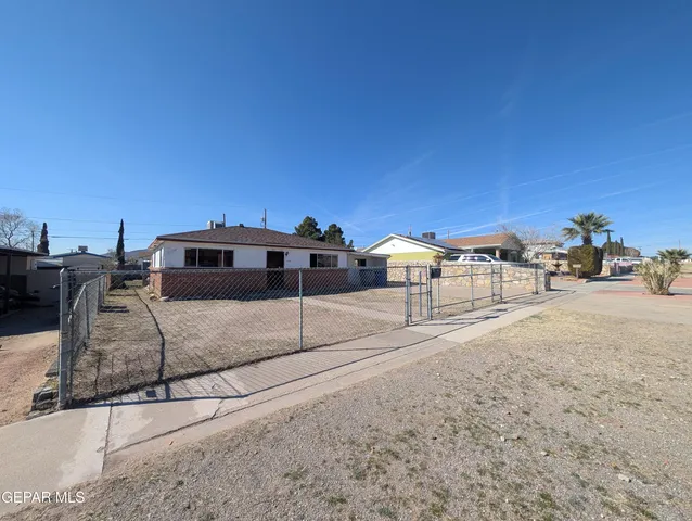 1705 Chelsea St, El Paso, TX 79903
