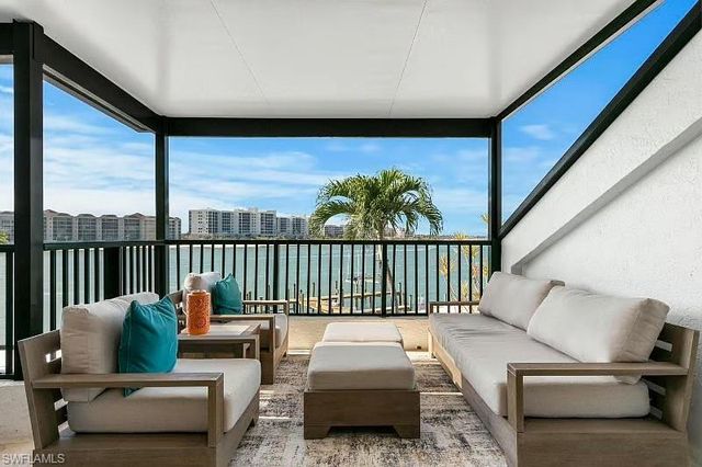 310 La Peninsula Blvd #310, Naples, FL 34113