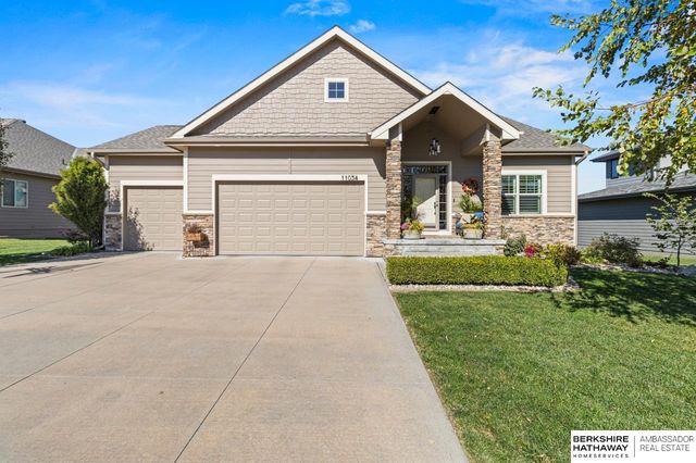 11054 Edward St, Papillion, NE 68046