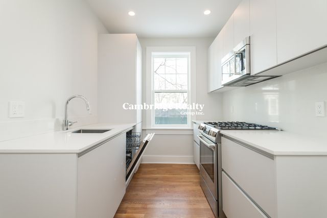 17-A Forest St #3T, Cambridge, MA 02140