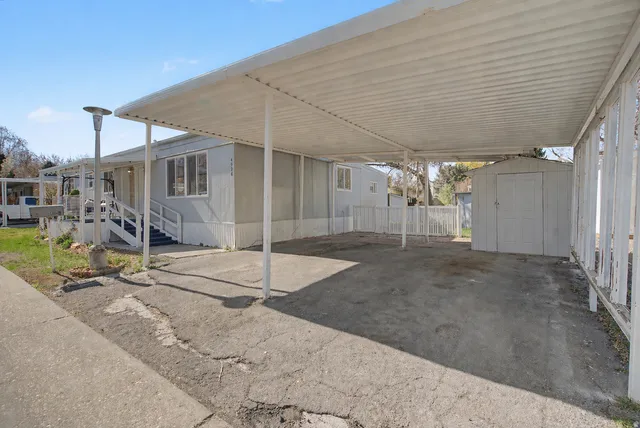 4996 Del Prado St, Salt Lake City, UT 84117