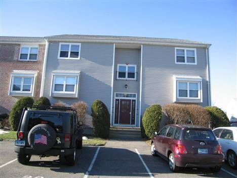 20 Southwind Ln, Milford, CT 06460