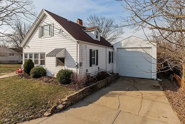 1300 Central Row Rd, Elsmere, KY 41018
