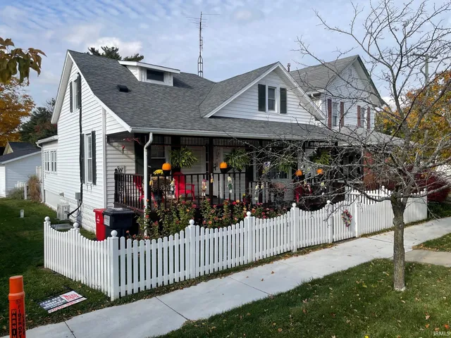 212 Michigan St, Lapaz, IN 46537