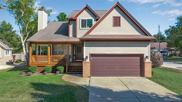 1295 E  Lake Dr, Novi, MI 48377