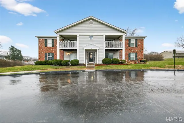 19 Berview Cir #H, Saint Louis, MO 63129