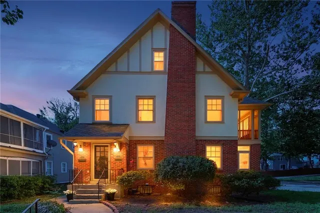 401 E  63rd Ter, Kansas City, MO 64110