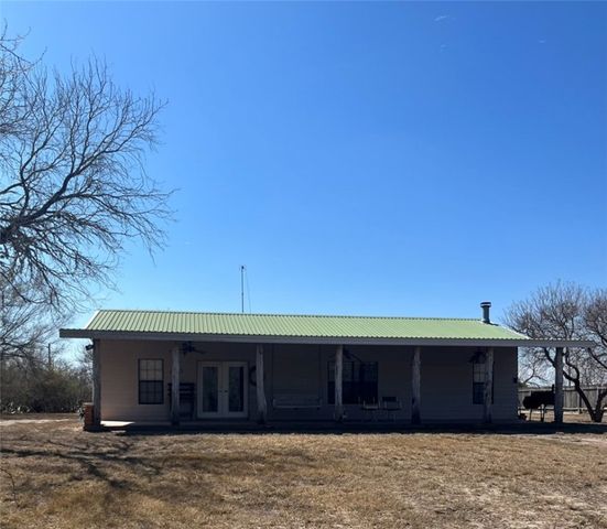 400 Paisano Dr, George West, TX 78022