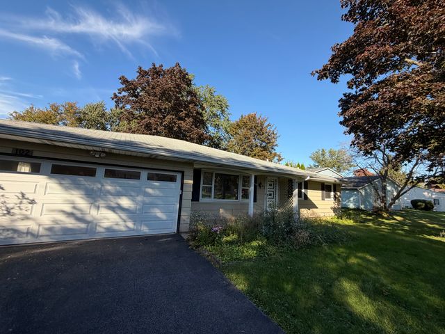 102 Goethals Dr, Rochester, NY 14616