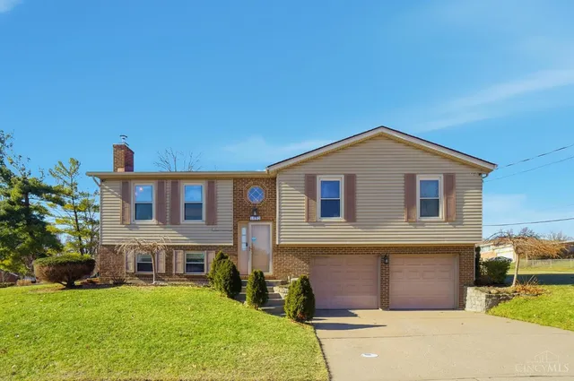 5893 Fawnridge Ct, Cincinnati, OH 45239