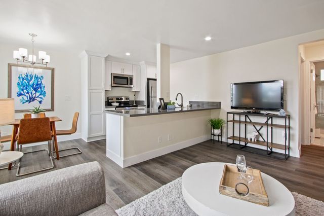 2727 6th St #203, Santa Monica, CA 90405