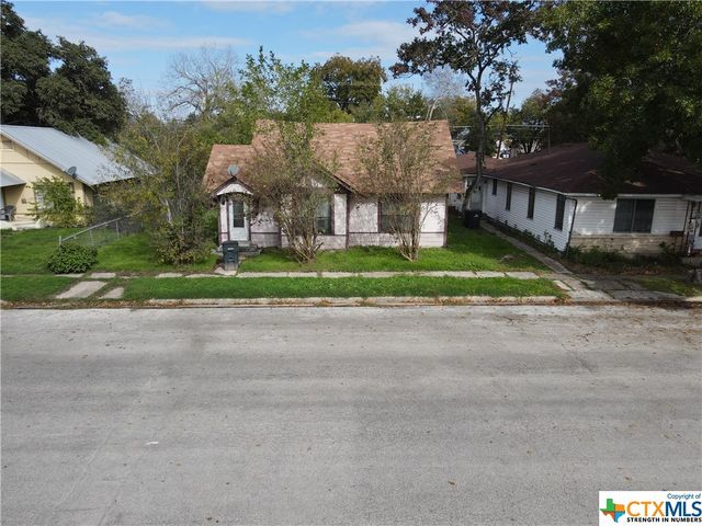 311 E  Bowie St, Luling, TX 78648