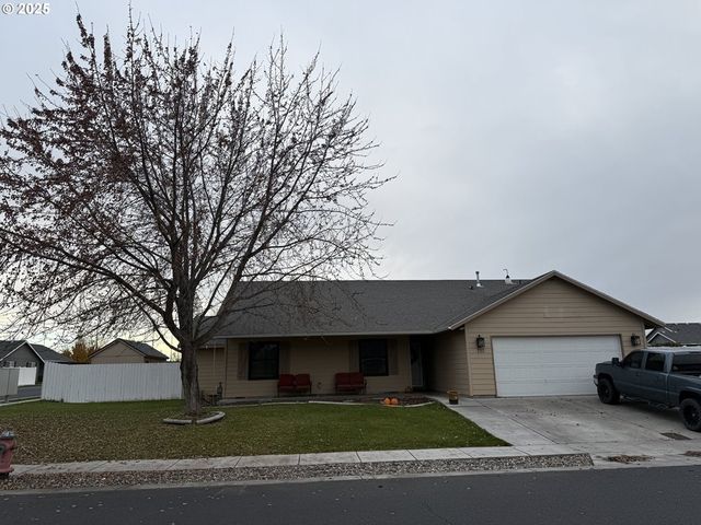 717 W  Pheasant Ave, Hermiston, OR 97838