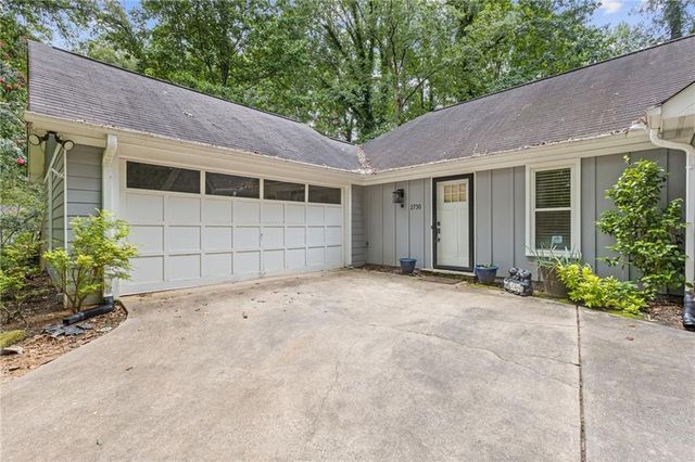2730 Brook Valley Dr, Cumming, GA 30041
