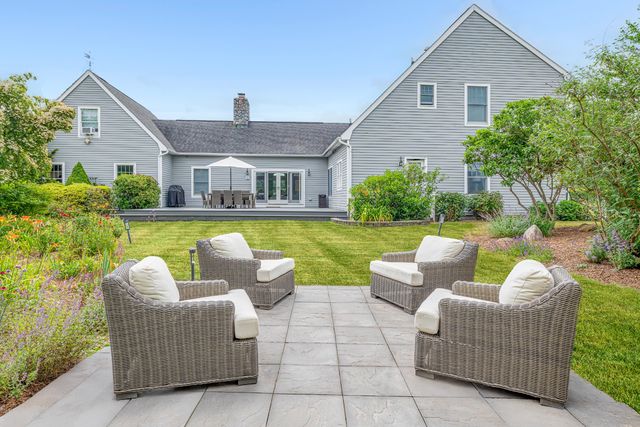 17 Clearview Farm Rd, Southampton, NY 11968
