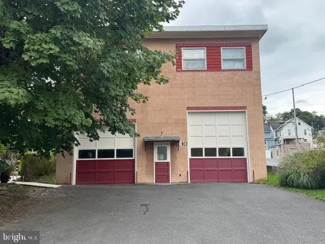 10 S  Main St, Yeagertown, PA 17099