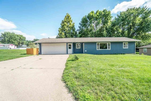 315 Morefield Ave, Baltic, SD 57003