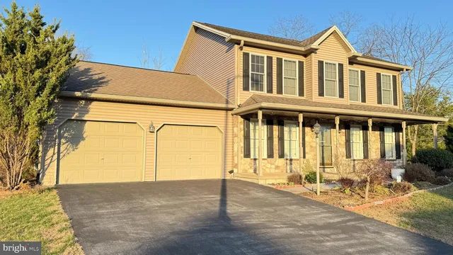 7690 Catherine Dr, Harrisburg, PA 17111
