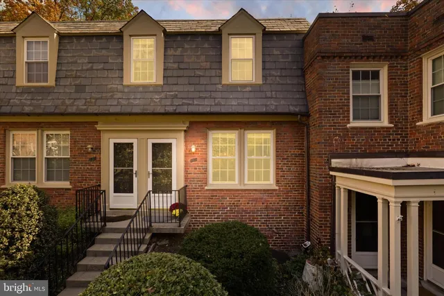 1401 S  Barton St #231, Arlington, VA 22204