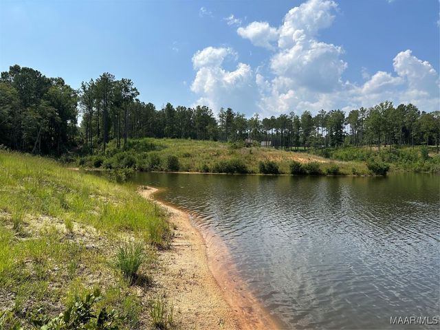 299 Merrill Ln, Deatsville, AL 36022
