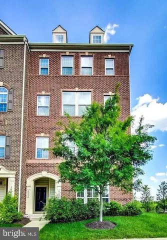 8001 Greenbelt Station Pkwy #305-J, Greenbelt, MD 20770