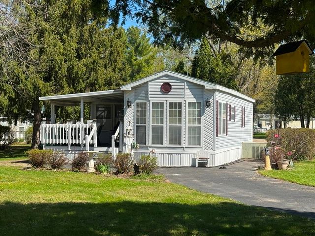 391 Skyline Dr, Edgerton, WI 53534