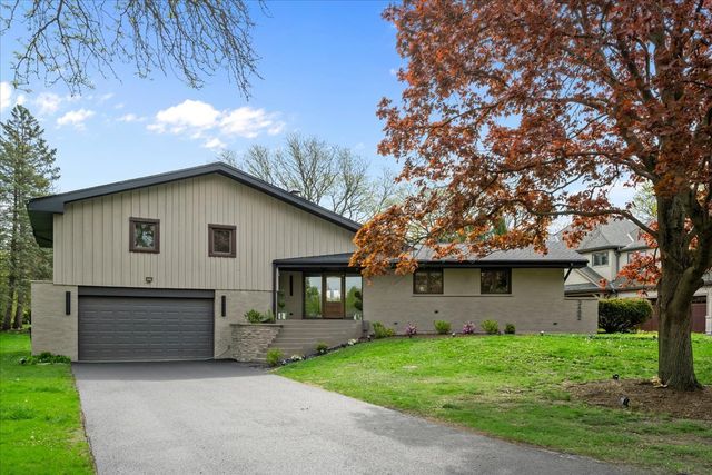 3492 Whirlaway Dr, Northbrook, IL 60062