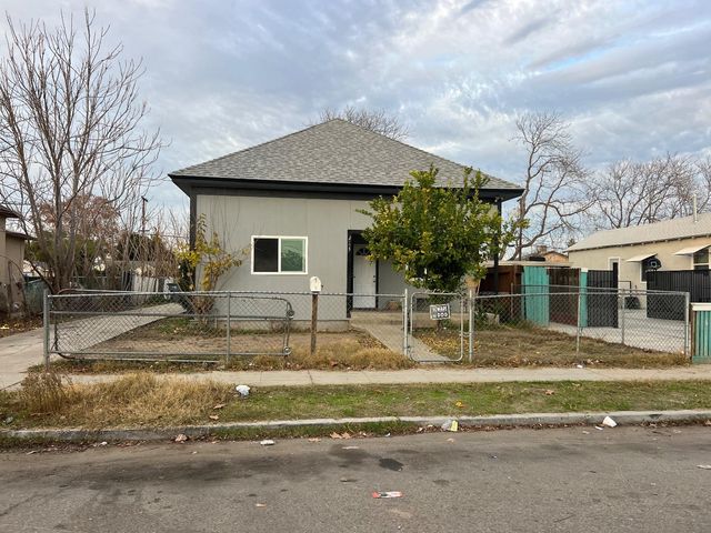 2405 E  White Ave, Fresno, CA 93701