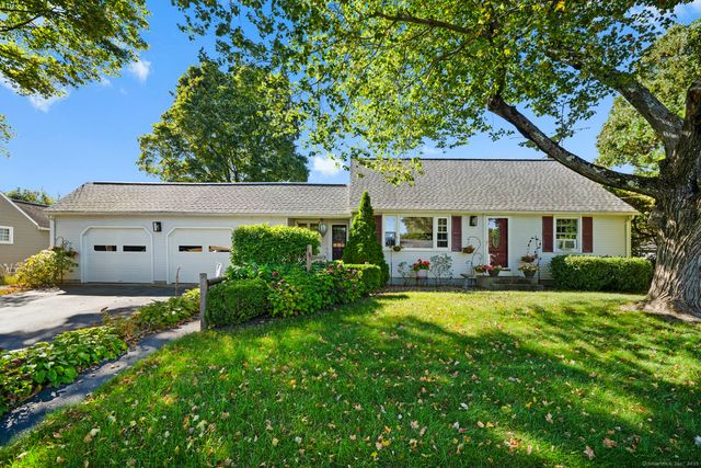 7 Oakwood Street, Enfield, CT 06082