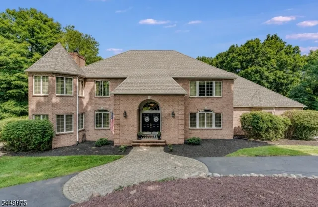 16 New Star Ridge Rd, Sparta, NJ 07871