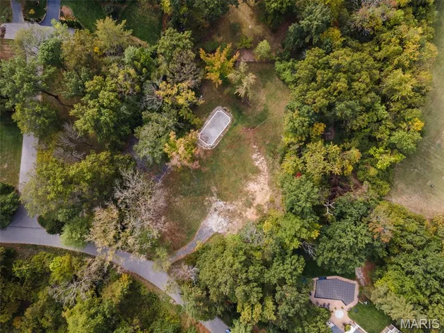 10 Upper Barnes Rd, Saint Louis, MO 63124